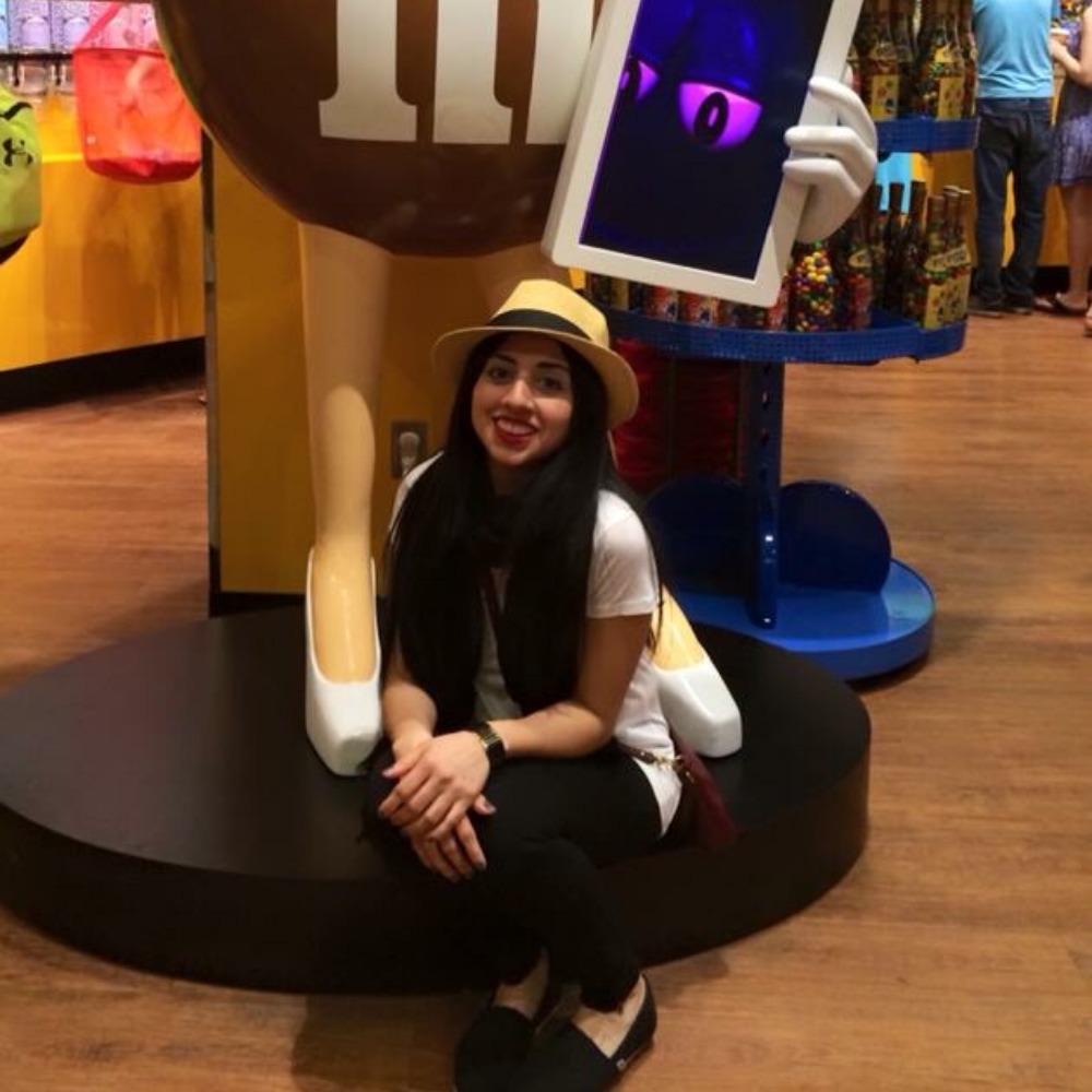 Meet your Posher, Roxana